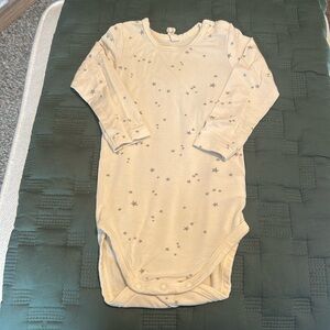 EUC, Quincy Mae Onesie, softest material! Size 3-6 month